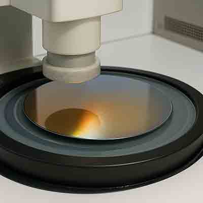 Polished wafer on a CMP tool in a cleanroom environment